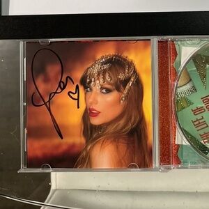 Taylor Swift The Life of a Showgirl Hand Signed Cd Photo 1